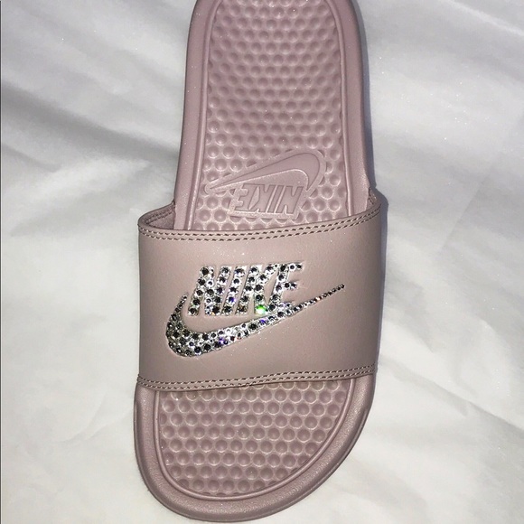 nude nike slides